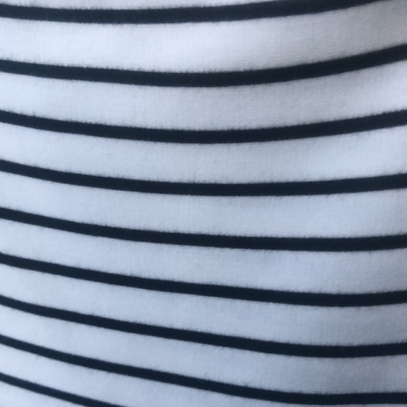 Crop top with small sleeves - Picture 4 of 4